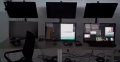 VAR SOBA PRAZNA, A SUDIJA GLEDA SNIMAK?! Šokantne scene sa fudbalske utakmice izazvale lavinu reakcija! Arbitar pregledao snimak, ali ko ga je pustio?