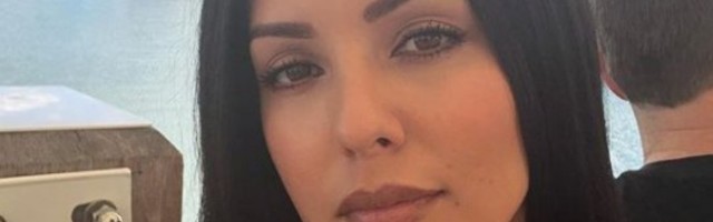 Pevačica u STRAHU! Bogati biznismen iz Smedereva ODLEPIO za Tanjom Savić, šalje joj SKUPOCENE POKLONE!