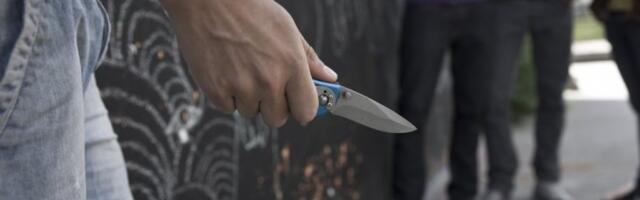 SLAVIO MATURU, PA POTEGAO NOŽ NA DRUGA! Tinejdžer pobegao sa lica mesta, policija ga odmah pronašla i uhapsila!