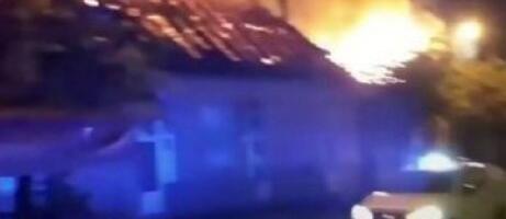 VATRA GUTA SVE OKO SEBE! Nekoliko lokala izgorelo u požaru u Titelu! (VIDEO)